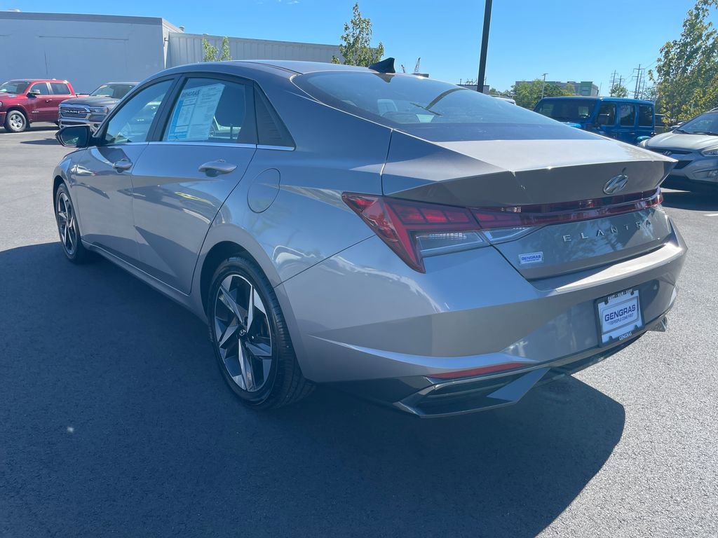 Used 2022 Hyundai Elantra SEL w/ Convenience + Premium Package FWD image 4