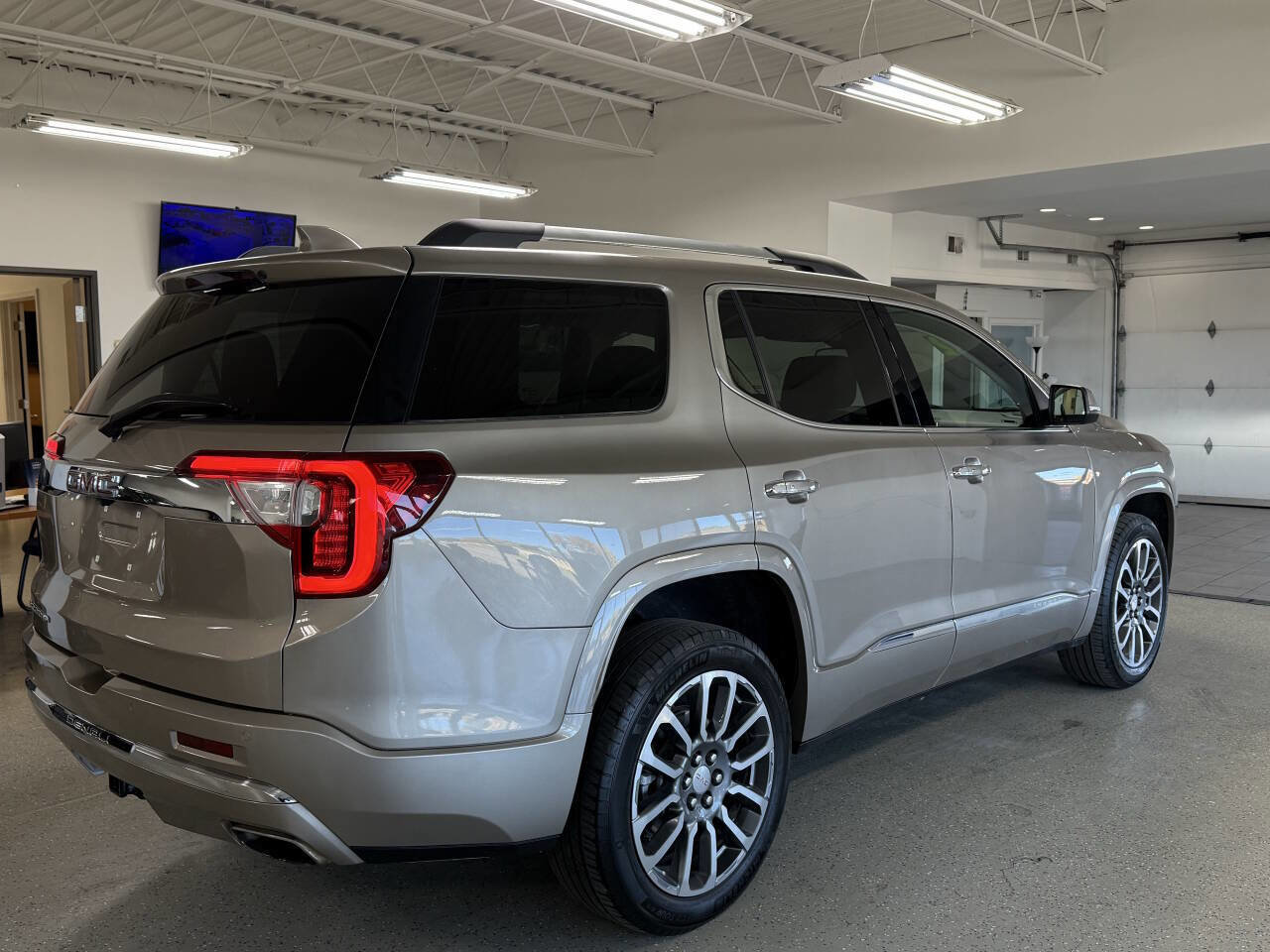 Used 2022 GMC Acadia Denali w/ Trailering Package image 6