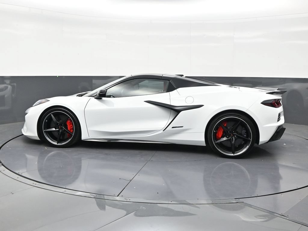 Used 2025 Chevrolet Corvette E-Ray AWD/4WD image 2