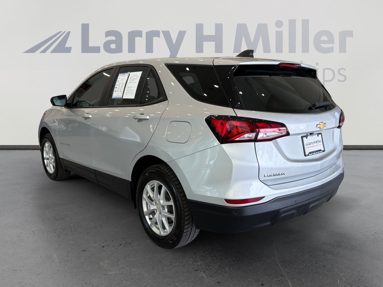 Used 2022 Chevrolet Equinox LS AWD/4WD image 3