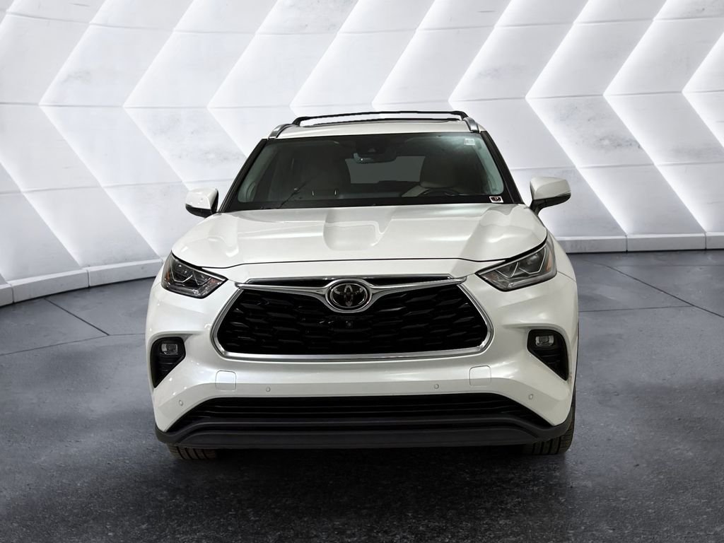 Used 2020 Toyota Highlander Limited FWD image 2