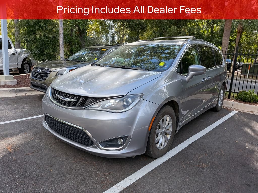 Used 2019 Chrysler Pacifica Touring-L FWD image 3