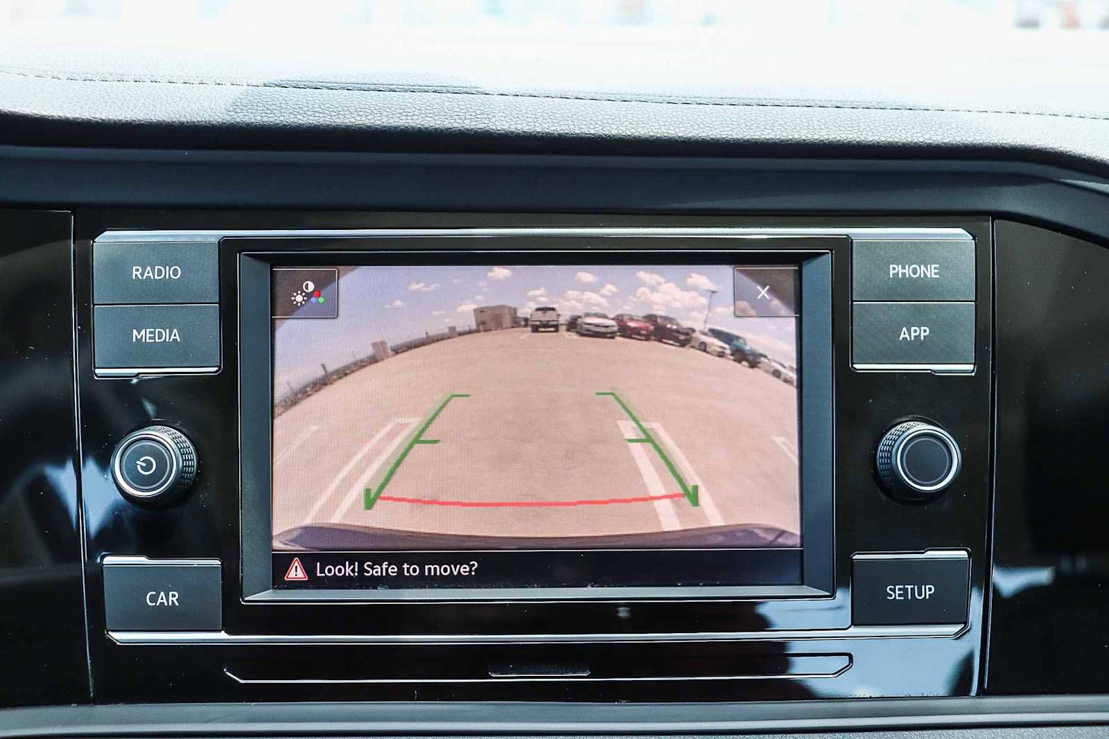 Used 2019 Volkswagen Jetta SE w/ Cold Weather Package FWD image 26