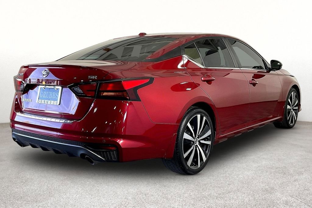Used 2021 Nissan Altima 2.5 SR w/ SR Premium Package image 2