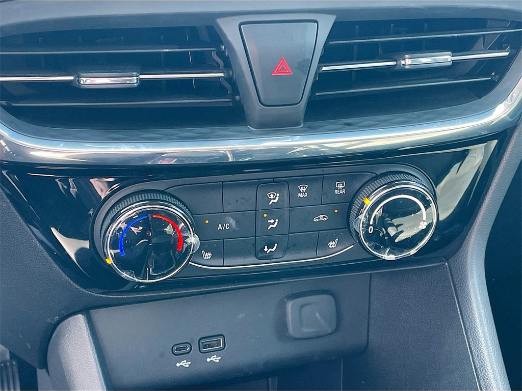 Used 2025 Buick Encore GX Sport Touring w/ Advanced Technology Package image 17