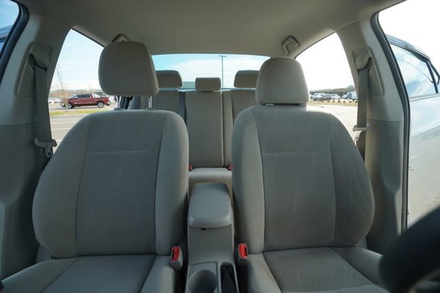Used 2013 Toyota Corolla LE image 32