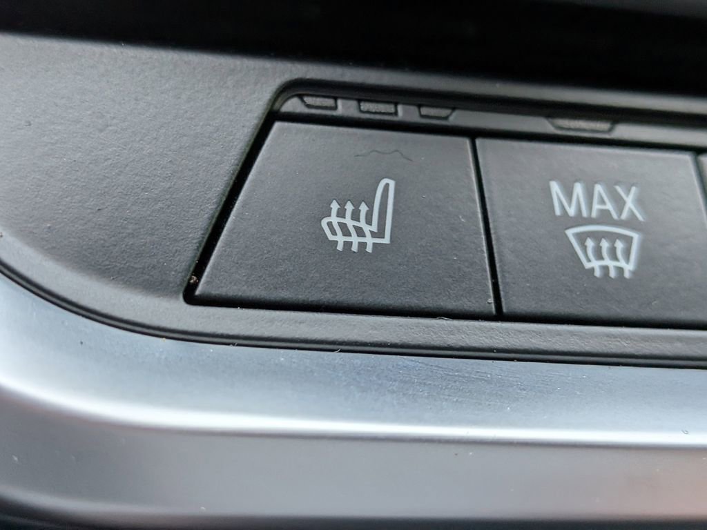 Used 2022 BMW 330i xDrive Sedan w/ M Sport Package image 24