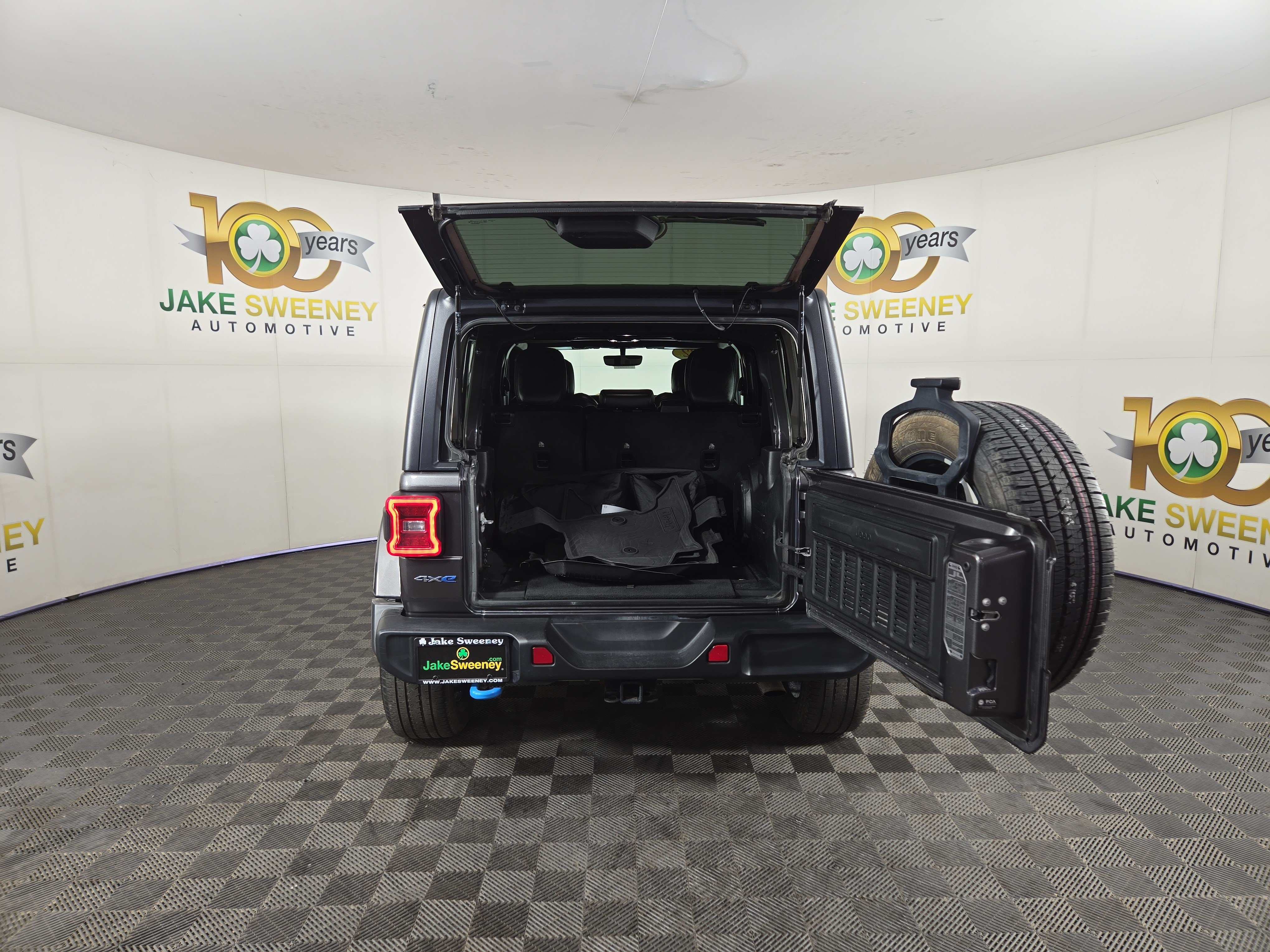 Certified 2022 Jeep Wrangler Unlimited Sahara w/ Cold Weather Group AWD/4WD image 33
