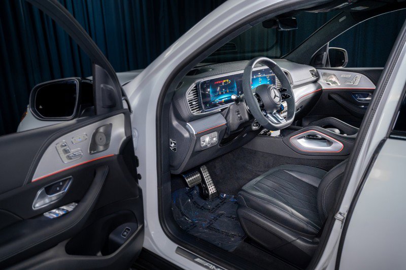 New 2025 Mercedes-Benz GLS 63 AMG 4MATIC image 11