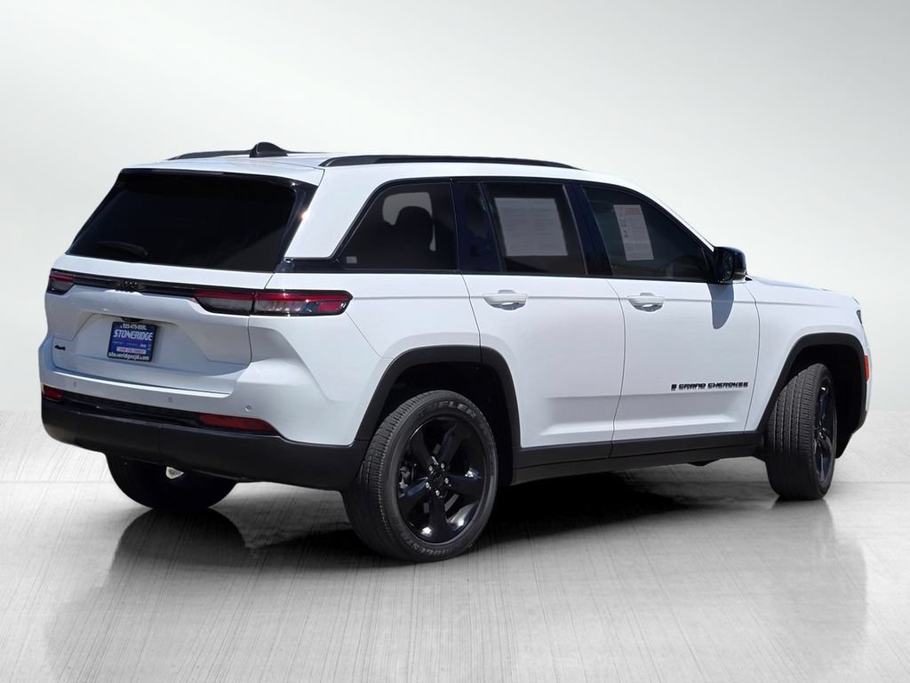 Used 2023 Jeep Grand Cherokee Altitude AWD/4WD image 4