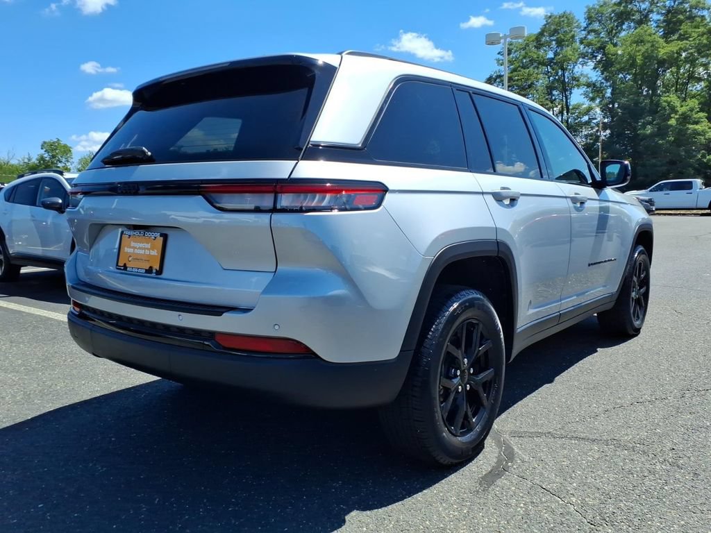 Certified 2024 Jeep Grand Cherokee Altitude RWD image 19