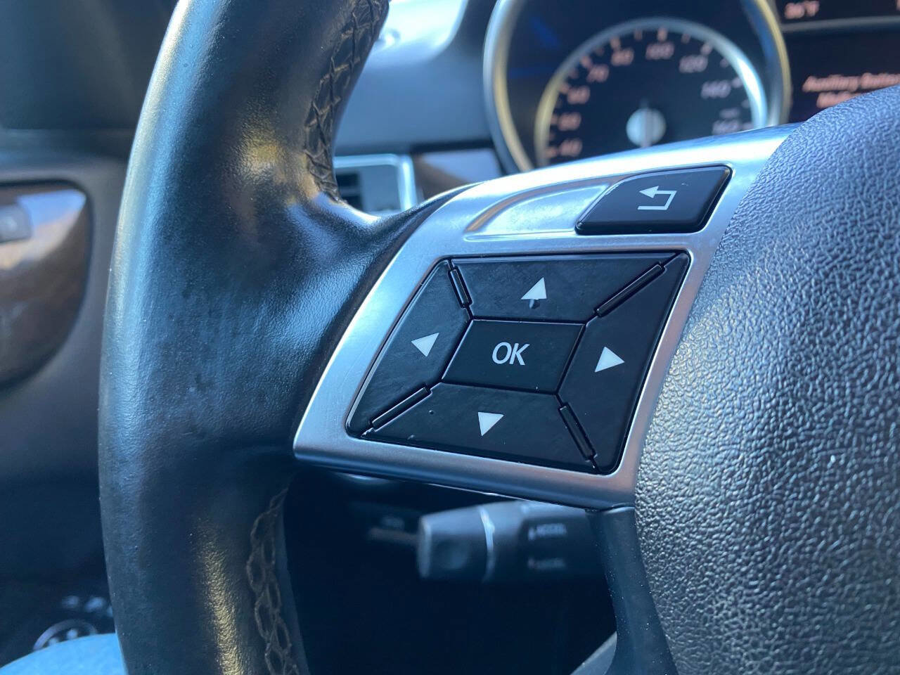 Used 2015 Mercedes-Benz ML 350 4MATIC image 22