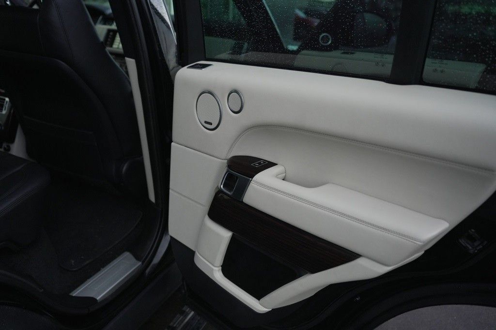 Used 2015 Land Rover Range Rover Supercharged AWD/4WD image 27