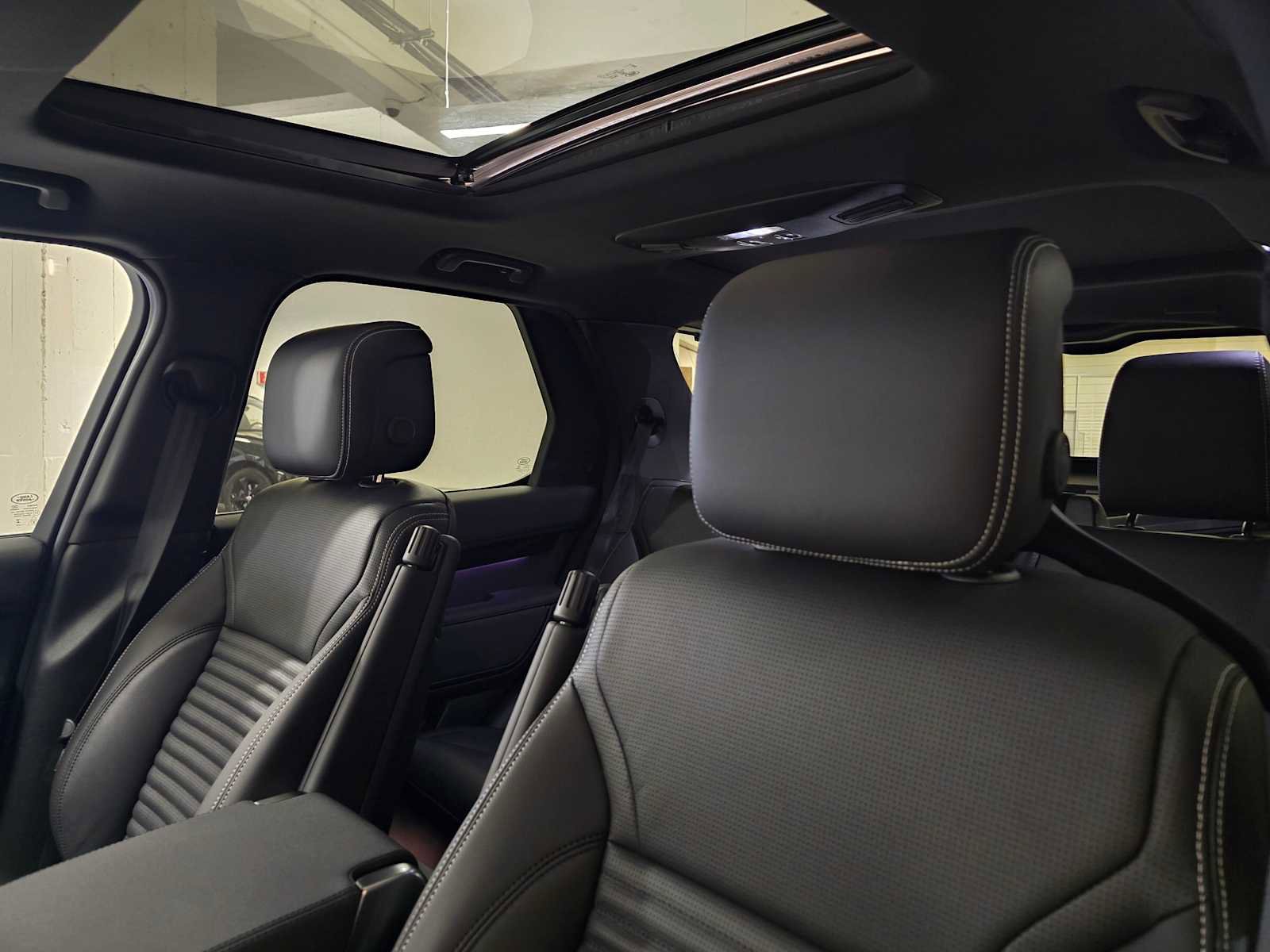 New 2026 Land Rover Discovery S image 23