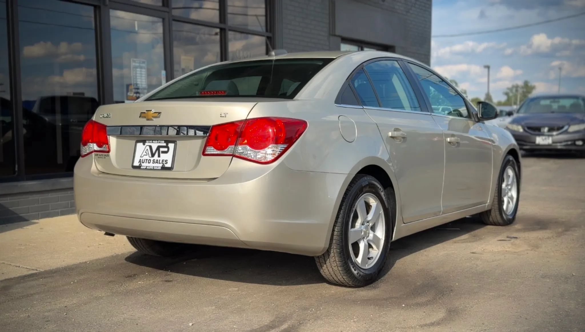 Used 2016 Chevrolet Cruze LT FWD image 2