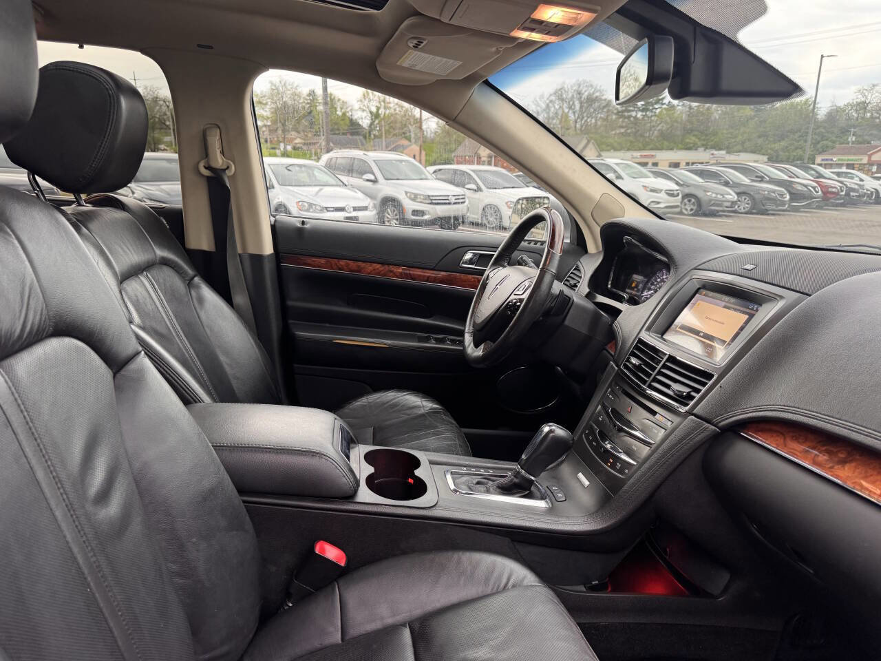 Used 2019 Lincoln MKT AWD image 20