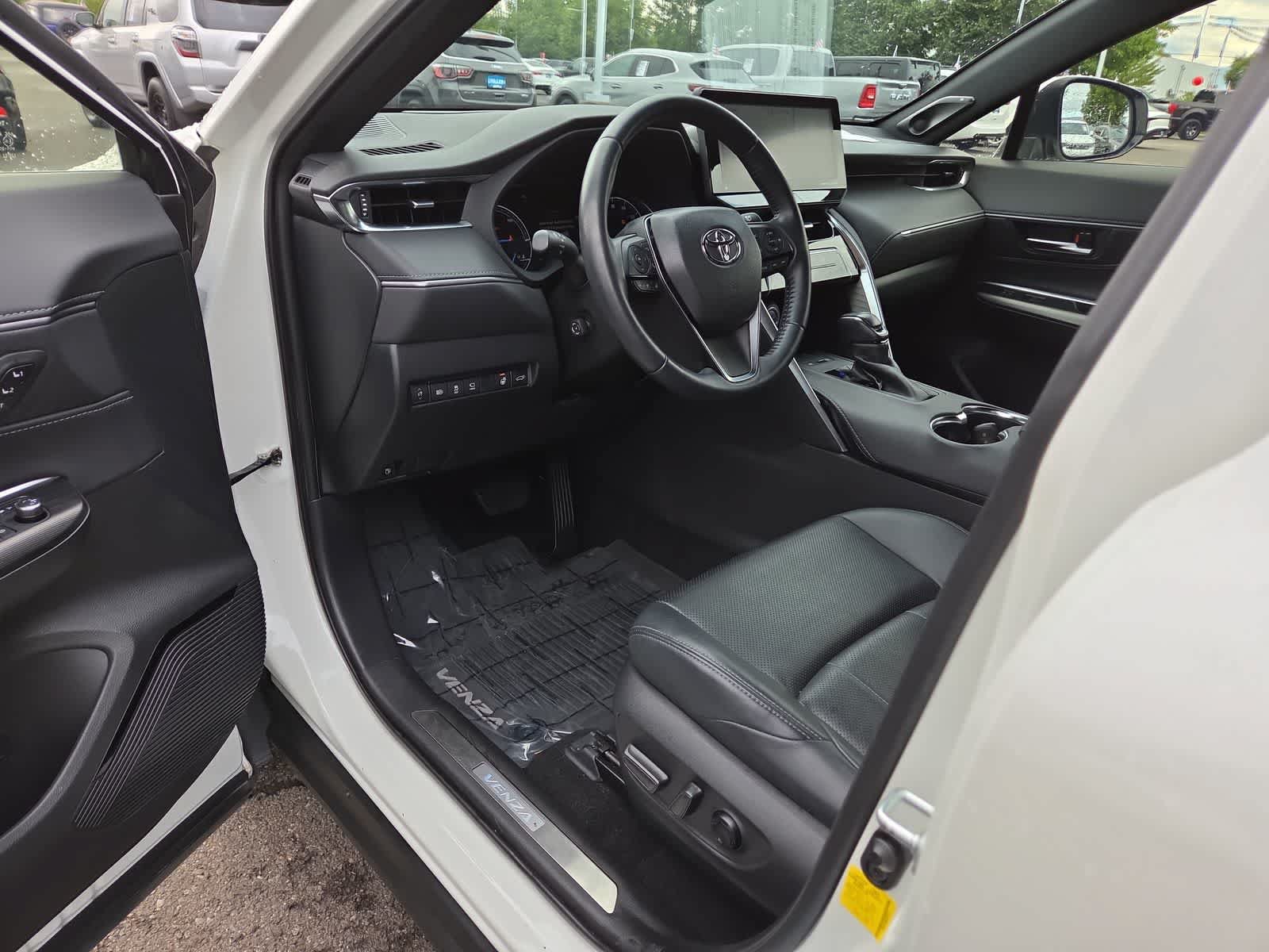 Used 2021 Toyota Venza Limited w/ Advanced Technology Package AWD/4WD image 10