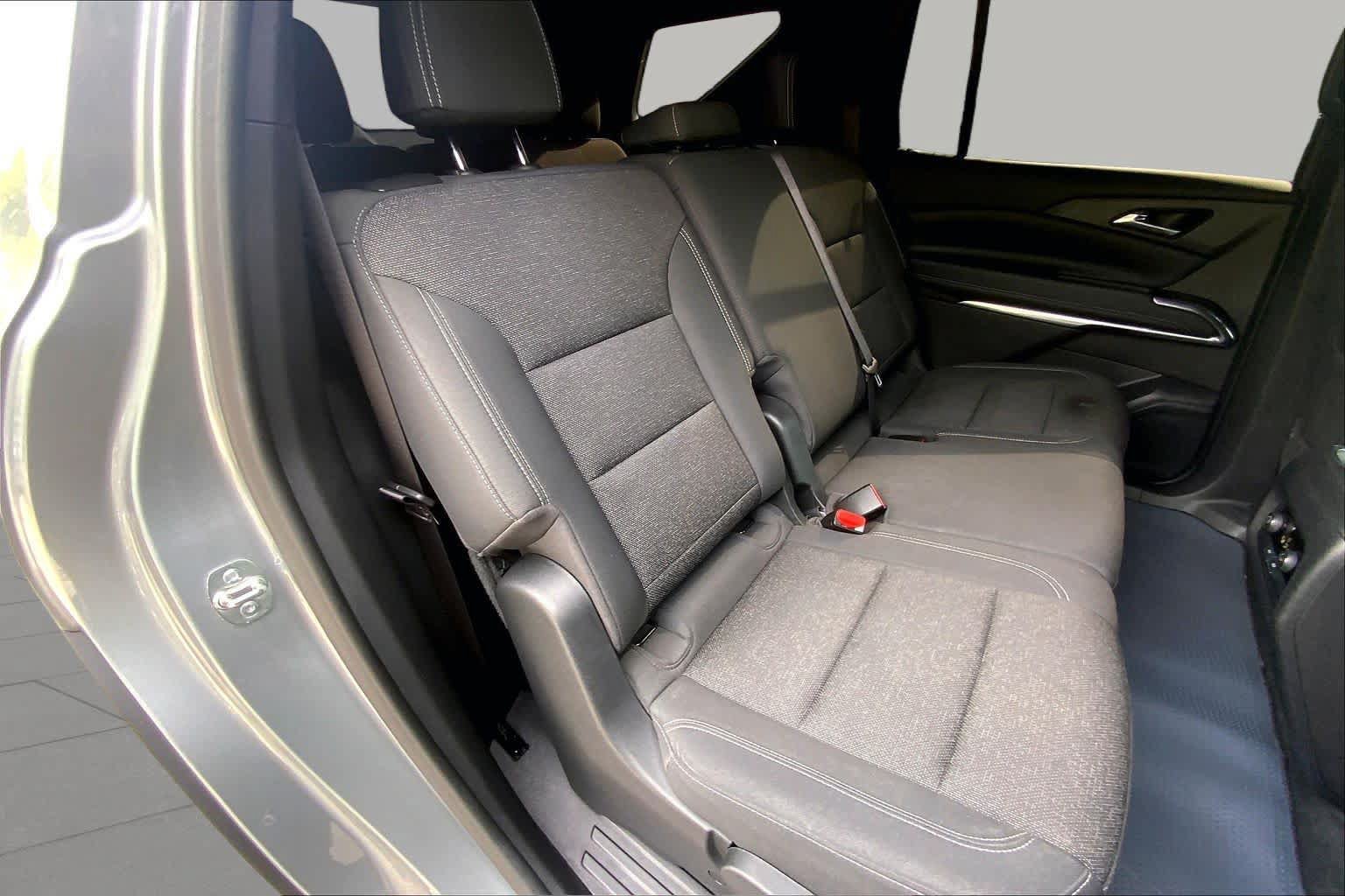 Used 2024 Chevrolet Traverse LS FWD image 34