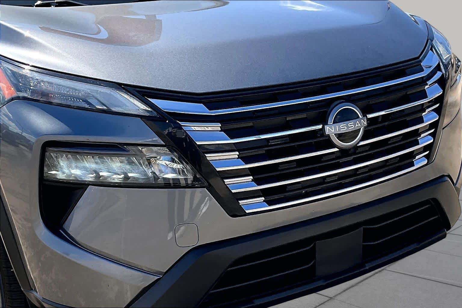 Certified 2024 Nissan Rogue SV FWD image 30