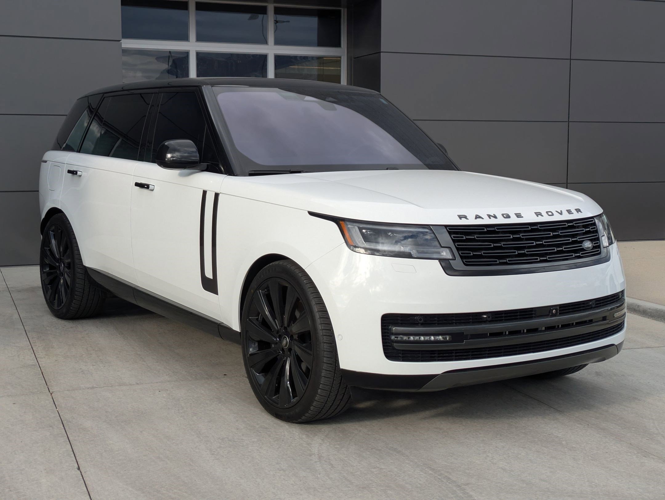 Certified 2022 Land Rover Range Rover Long Wheelbase SE image 3