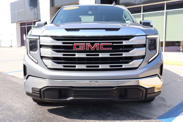 Used 2023 GMC Sierra 1500 SLE image 2