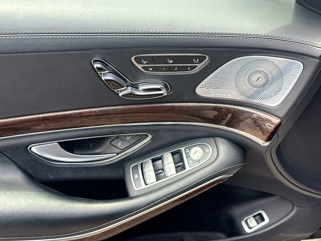 Used 2020 Mercedes-Benz S 560 4MATIC Sedan w/ Premium Package image 19
