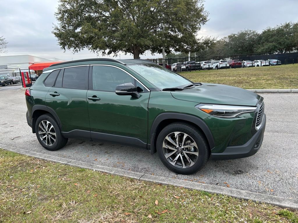 Used 2025 Toyota Corolla Cross XLE image 7