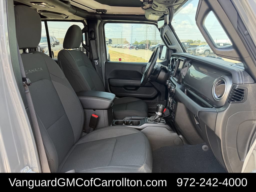 Used 2022 Jeep Wrangler Unlimited Sahara AWD/4WD image 30