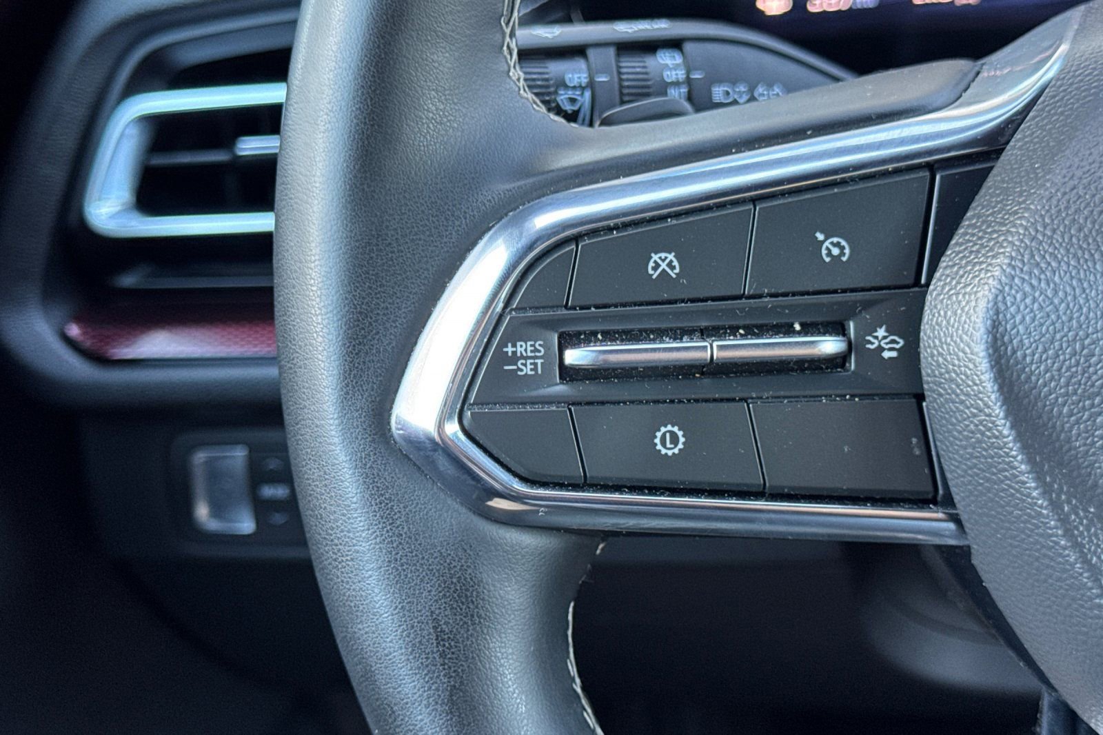 Used 2025 Chevrolet Traverse Z71 AWD/4WD image 38