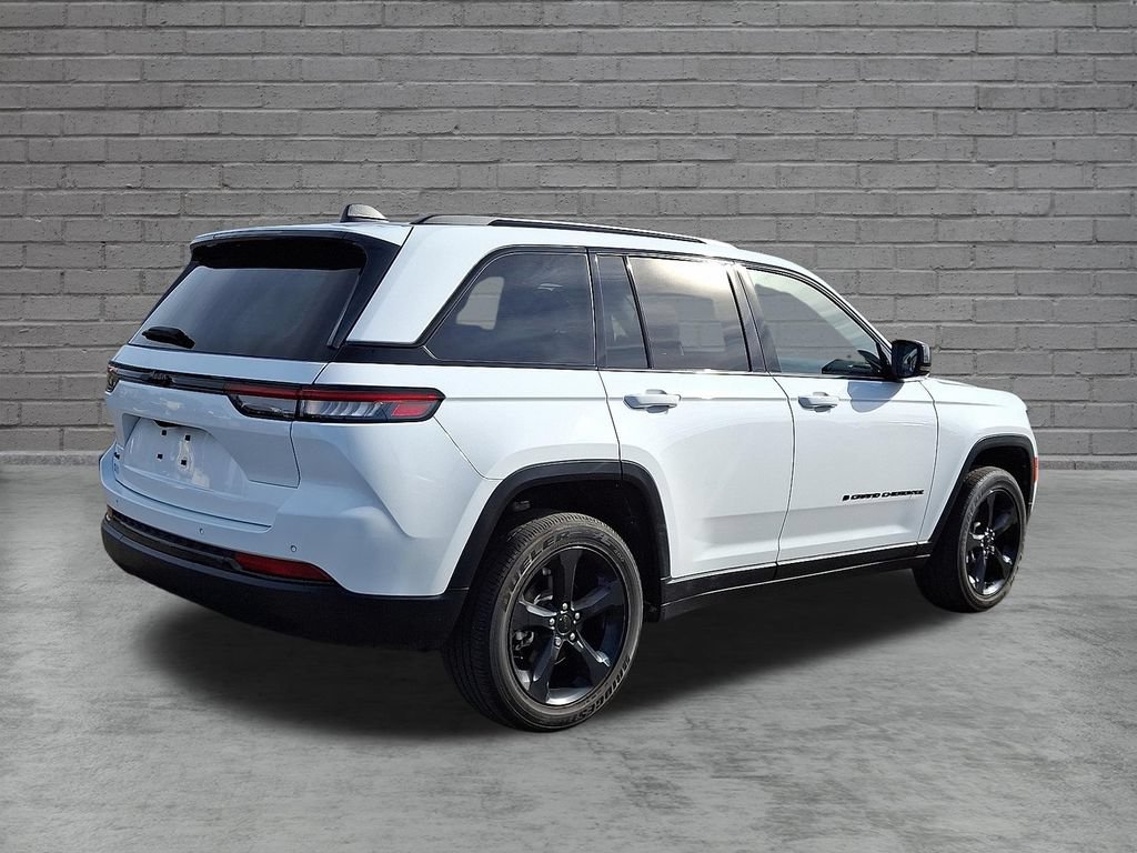 Used 2023 Jeep Grand Cherokee Altitude AWD/4WD image 12