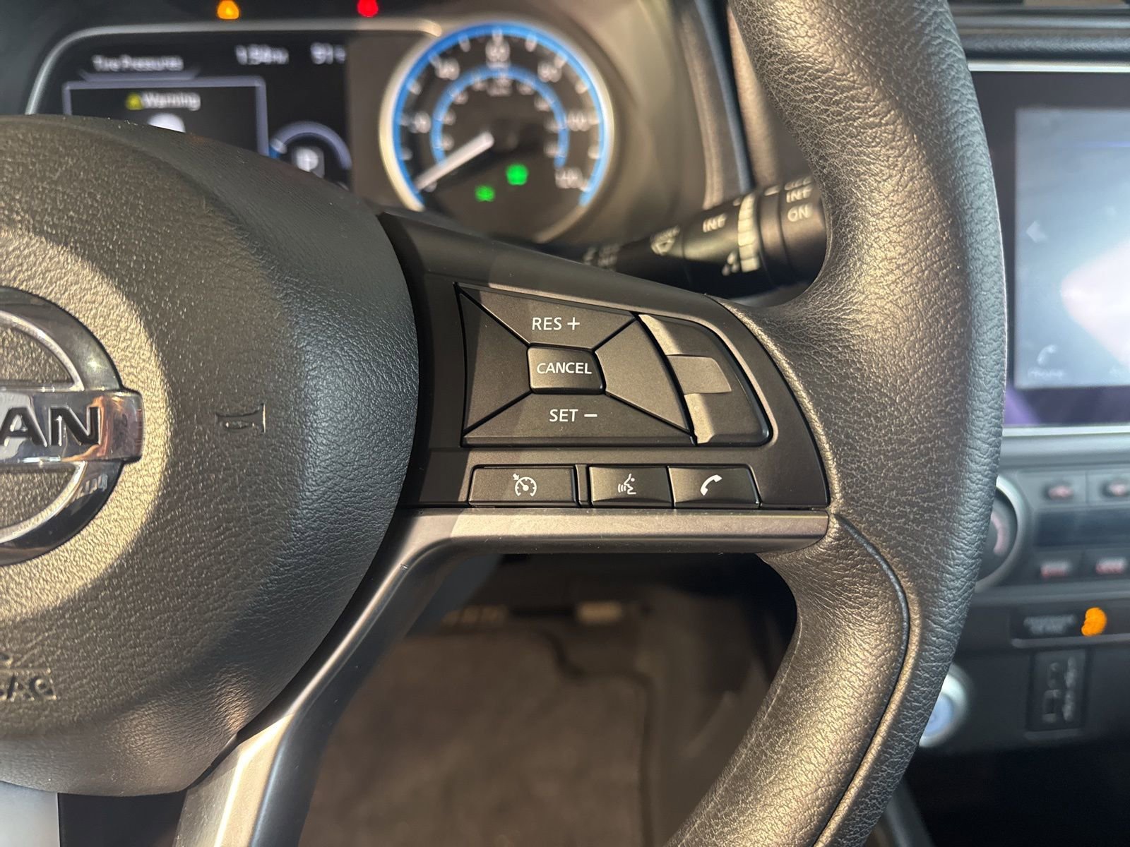 Used 2022 Nissan Leaf S image 20