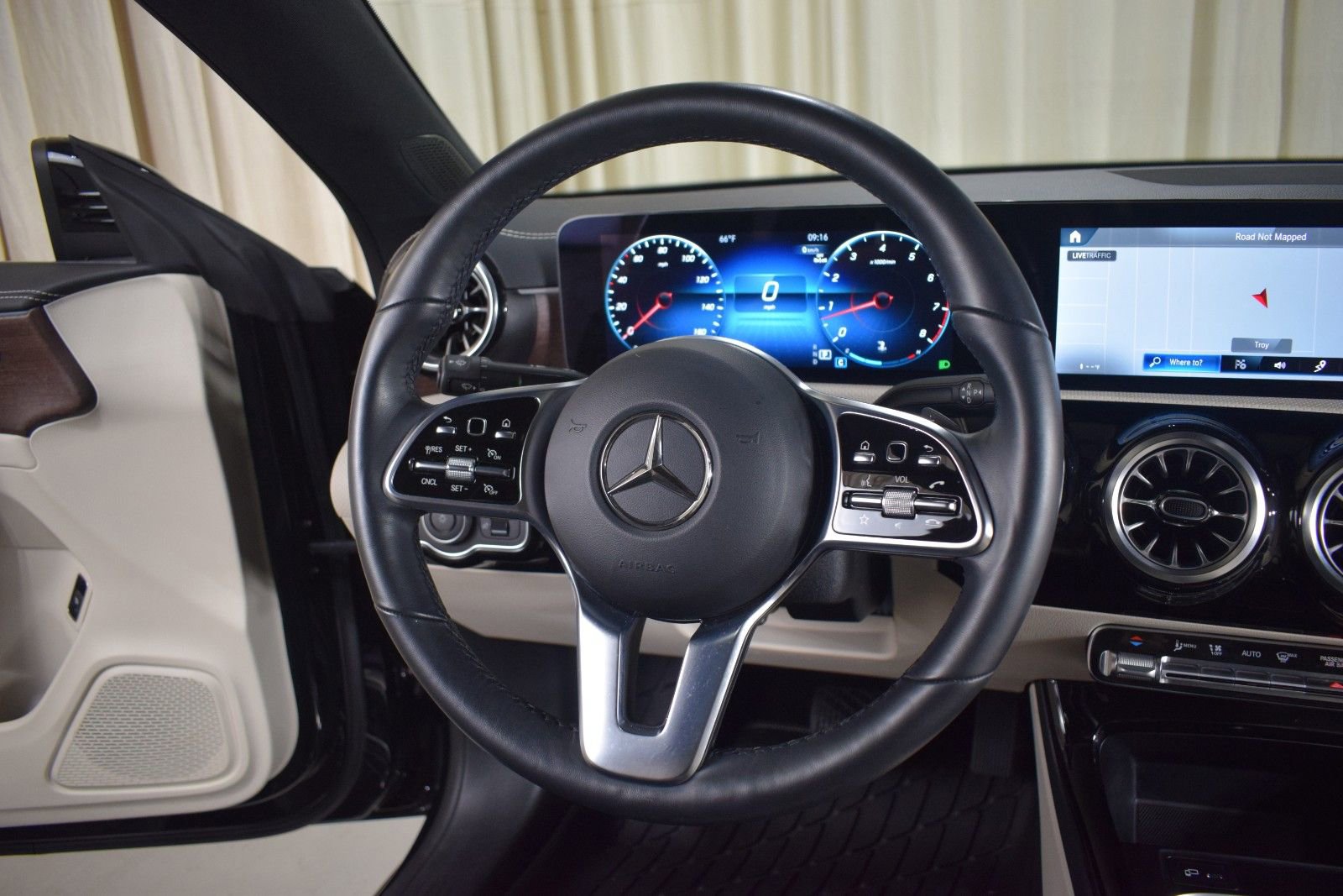 Used 2023 Mercedes-Benz CLA 250 4MATIC image 26