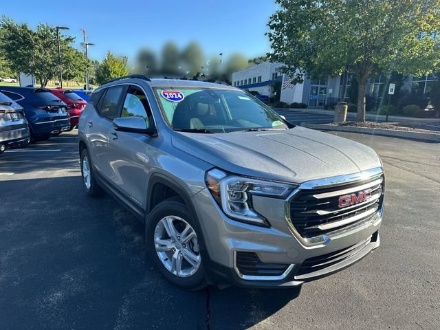 Used 2024 GMC Terrain SLE w/ Driver Convenience Package AWD/4WD image 11
