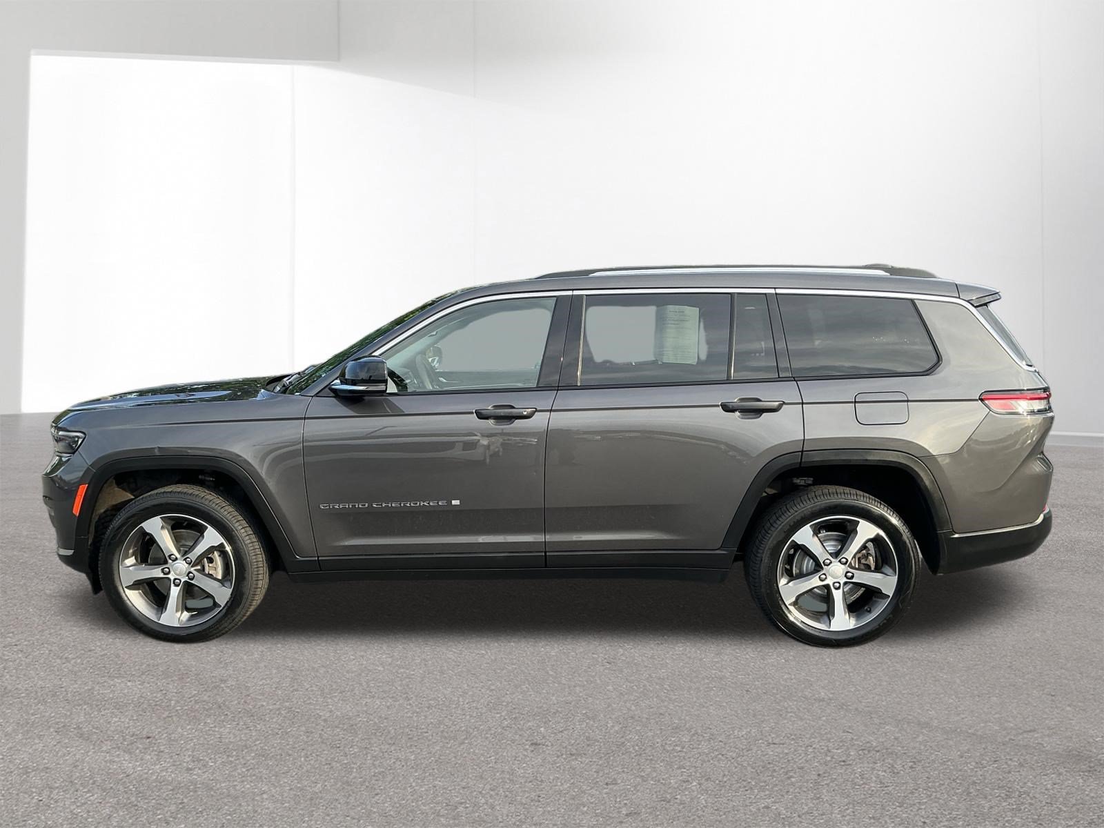 Used 2023 Jeep Grand Cherokee L Limited AWD/4WD image 6