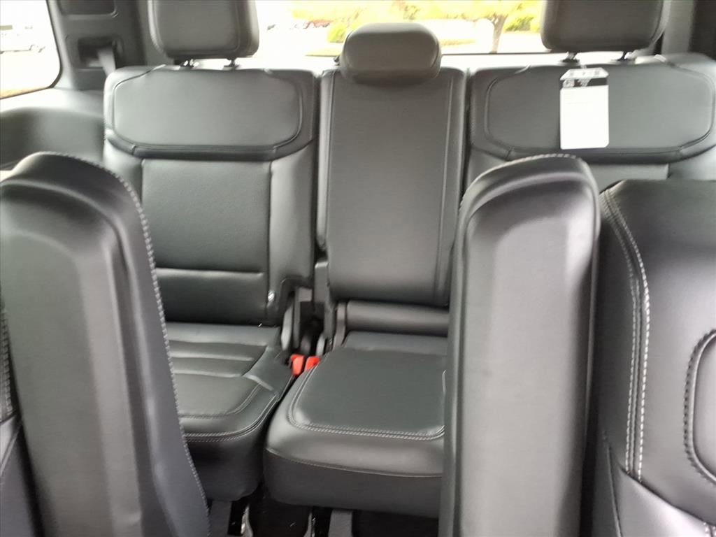 New 2025 Ford Expedition Platinum image 6