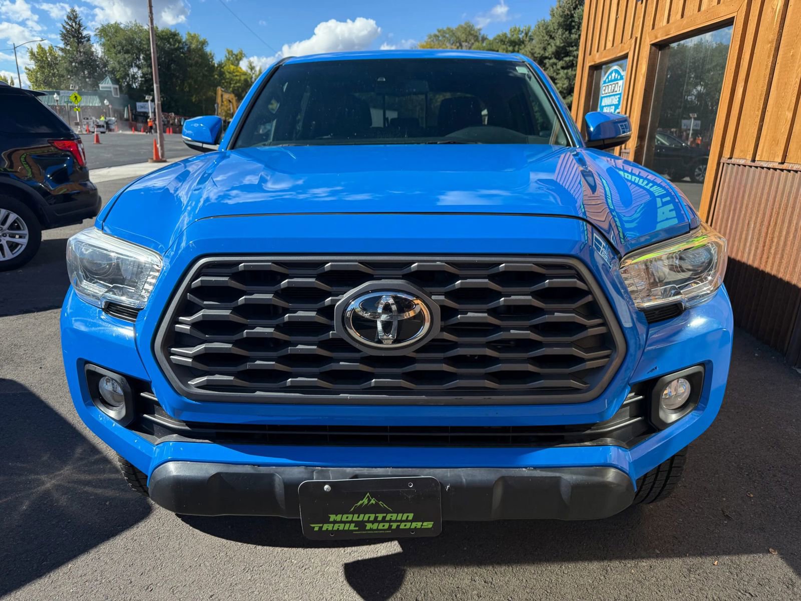 Used 2020 Toyota Tacoma TRD Off-Road image 2