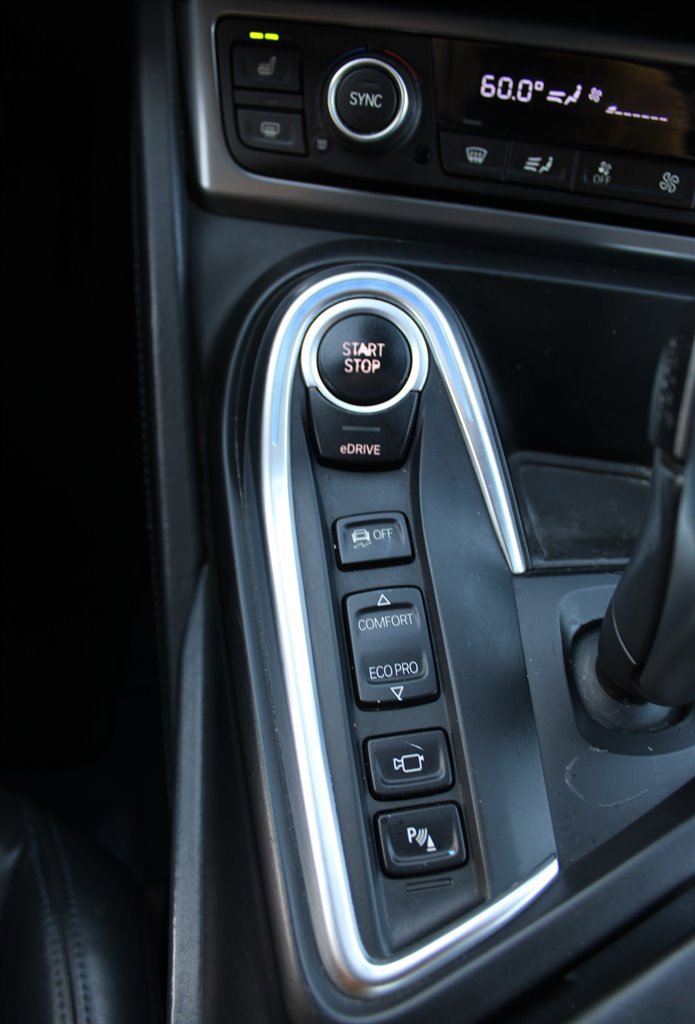 Used 2015 BMW i8 image 32