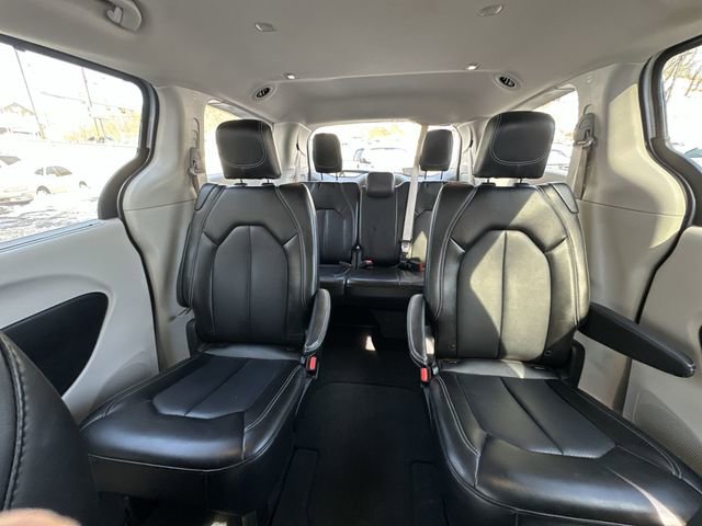 Used 2024 Chrysler Pacifica Touring-L image 27