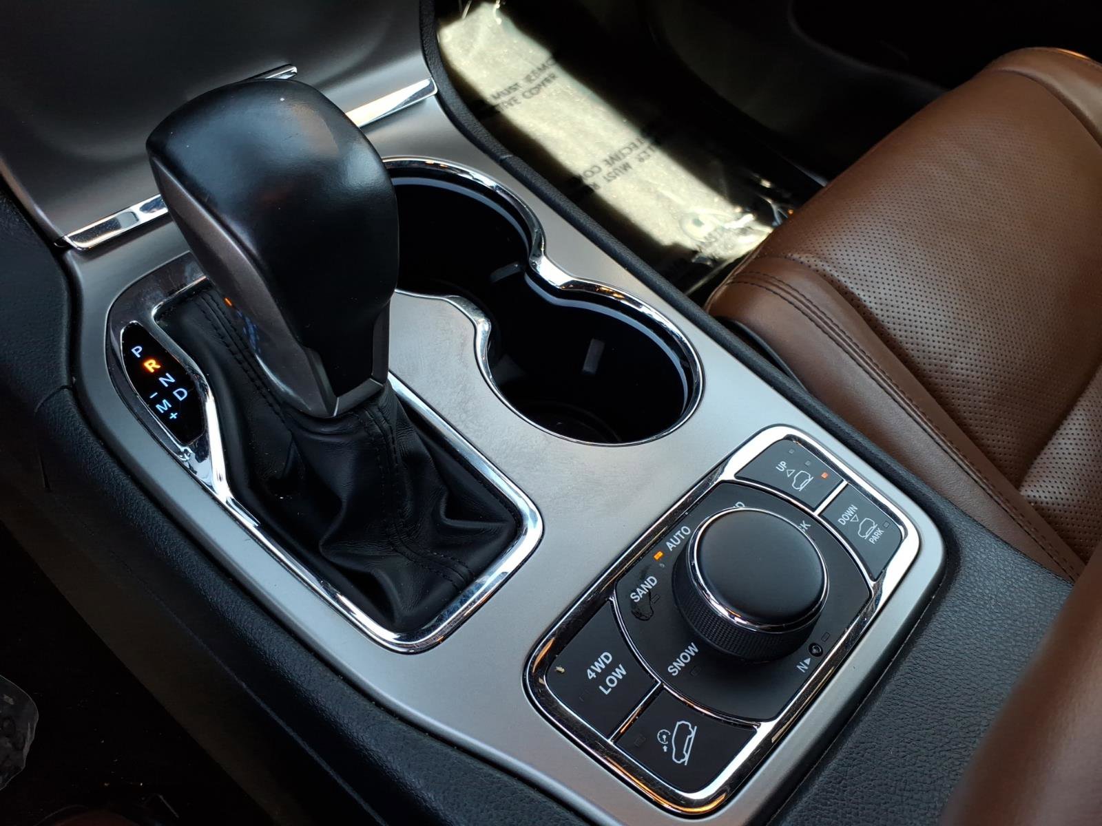 Used 2020 Jeep Grand Cherokee Overland image 32