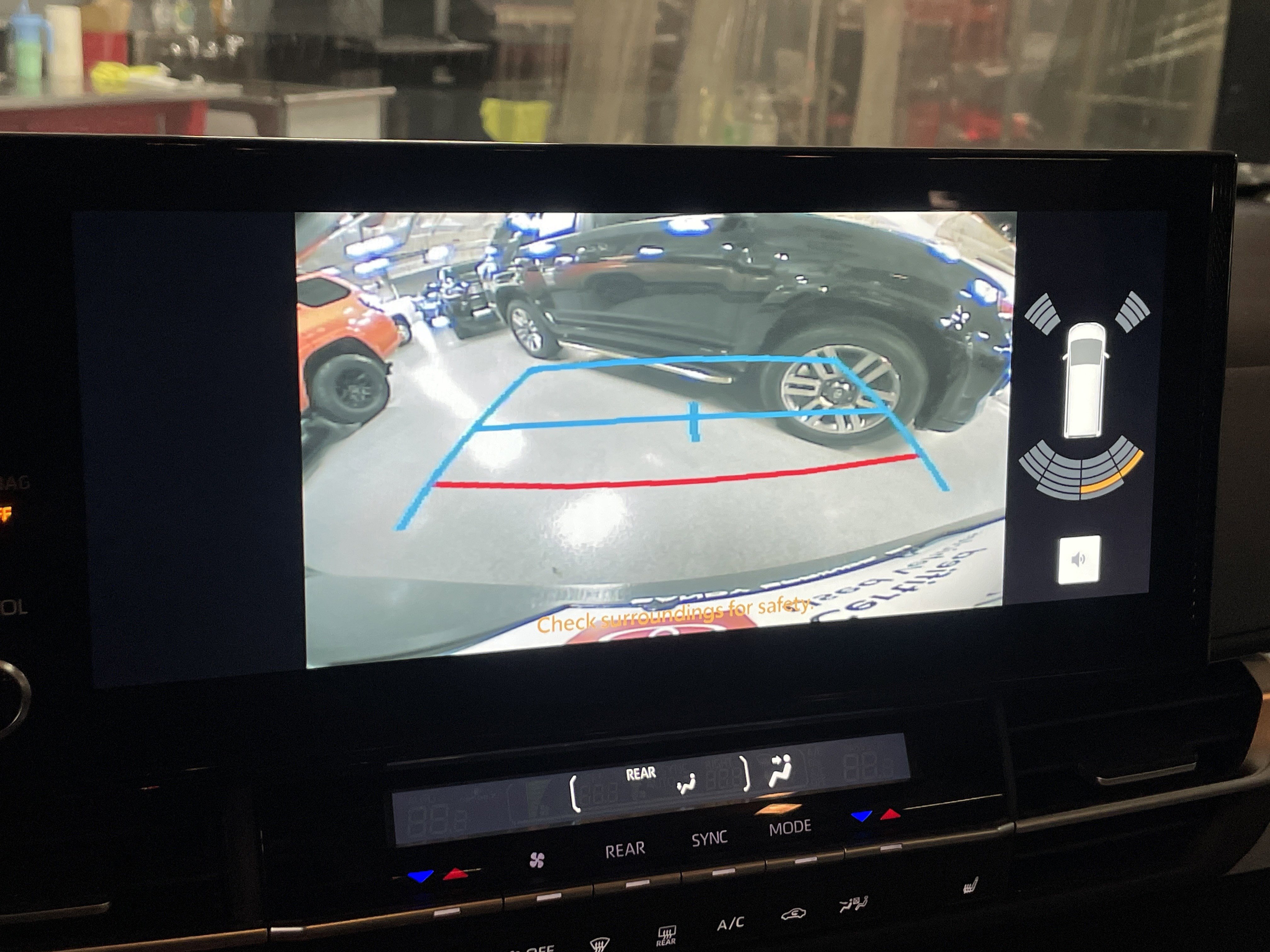 Certified 2025 Toyota Sienna XLE image 25