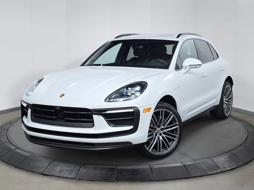 Certified 2025 Porsche Macan image 1