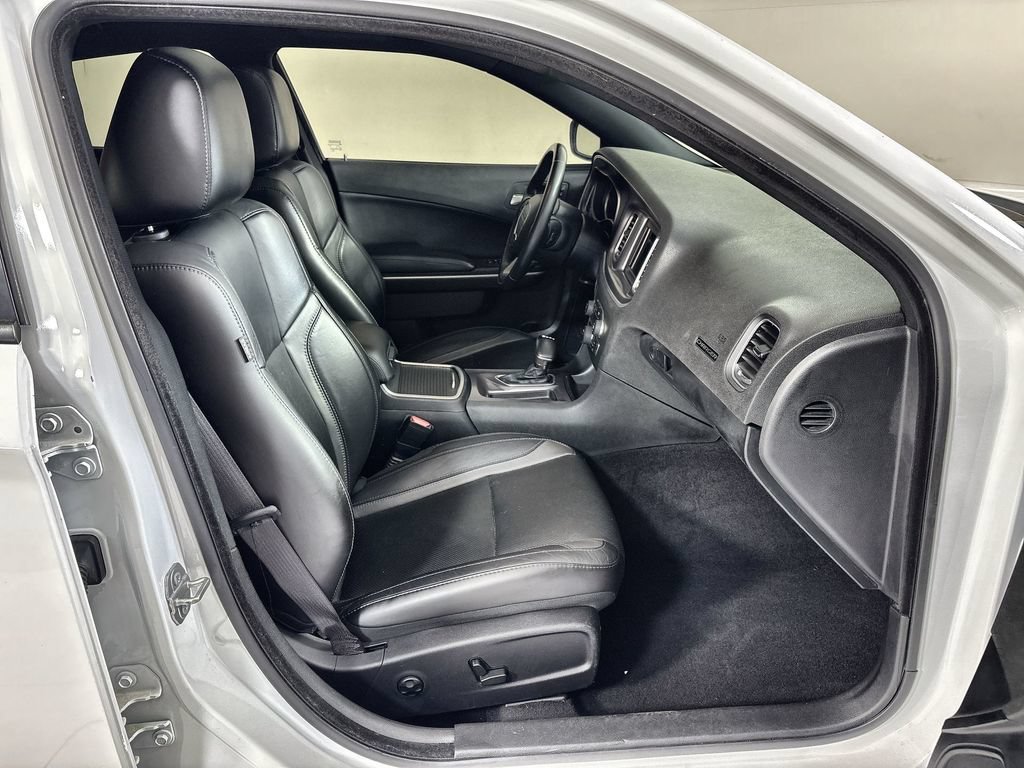 Used 2021 Dodge Charger SXT w/ Leather Interior Group RWD image 25