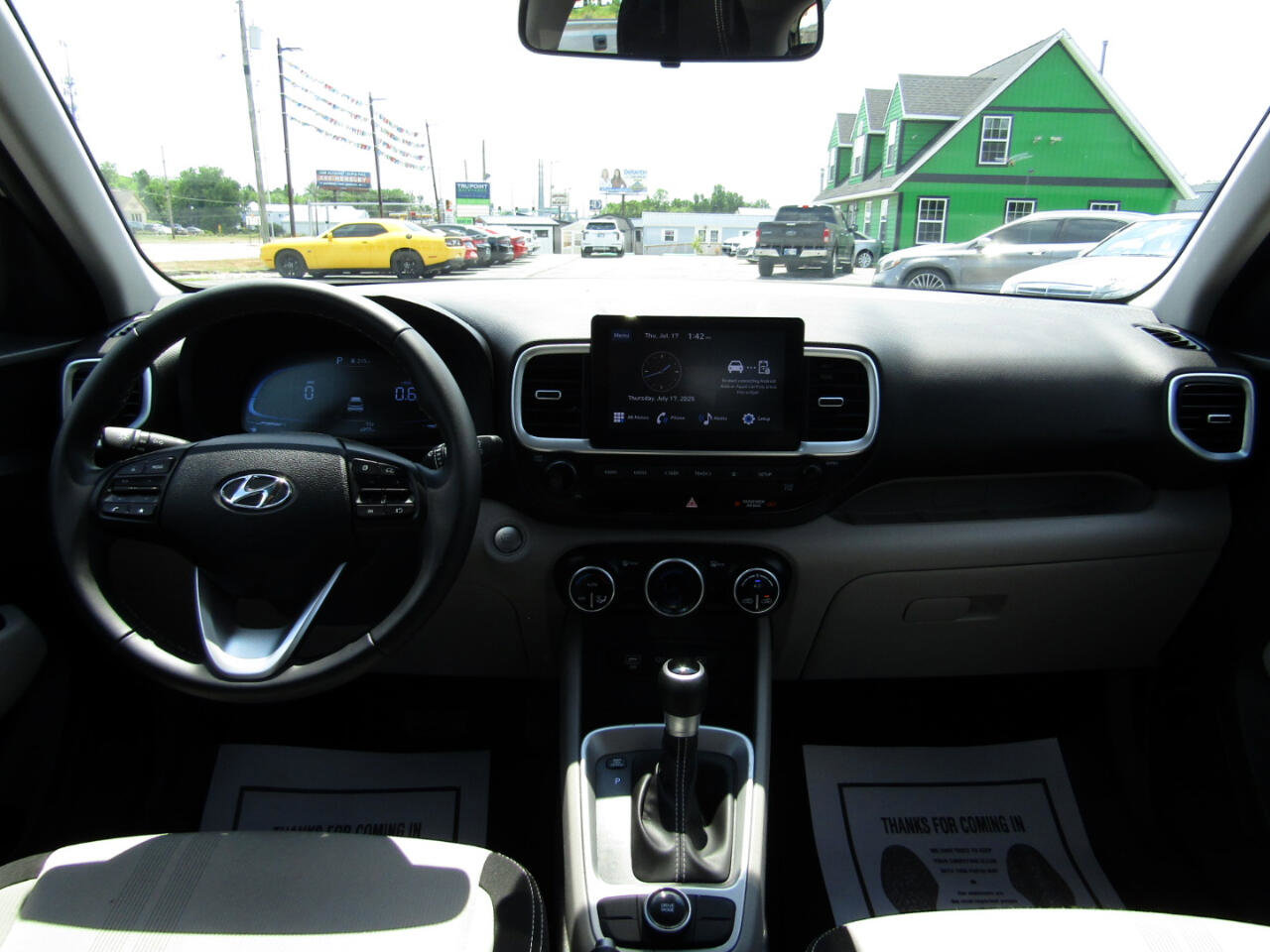 Used 2024 Hyundai Venue SEL image 9