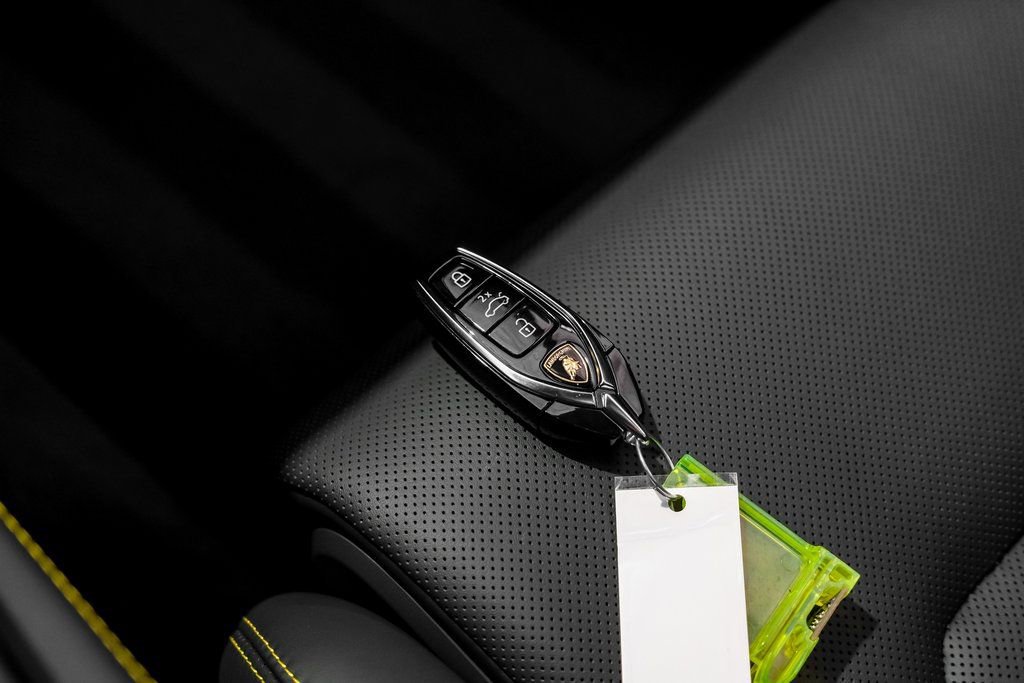 Used 2025 Lamborghini Urus SE image 59