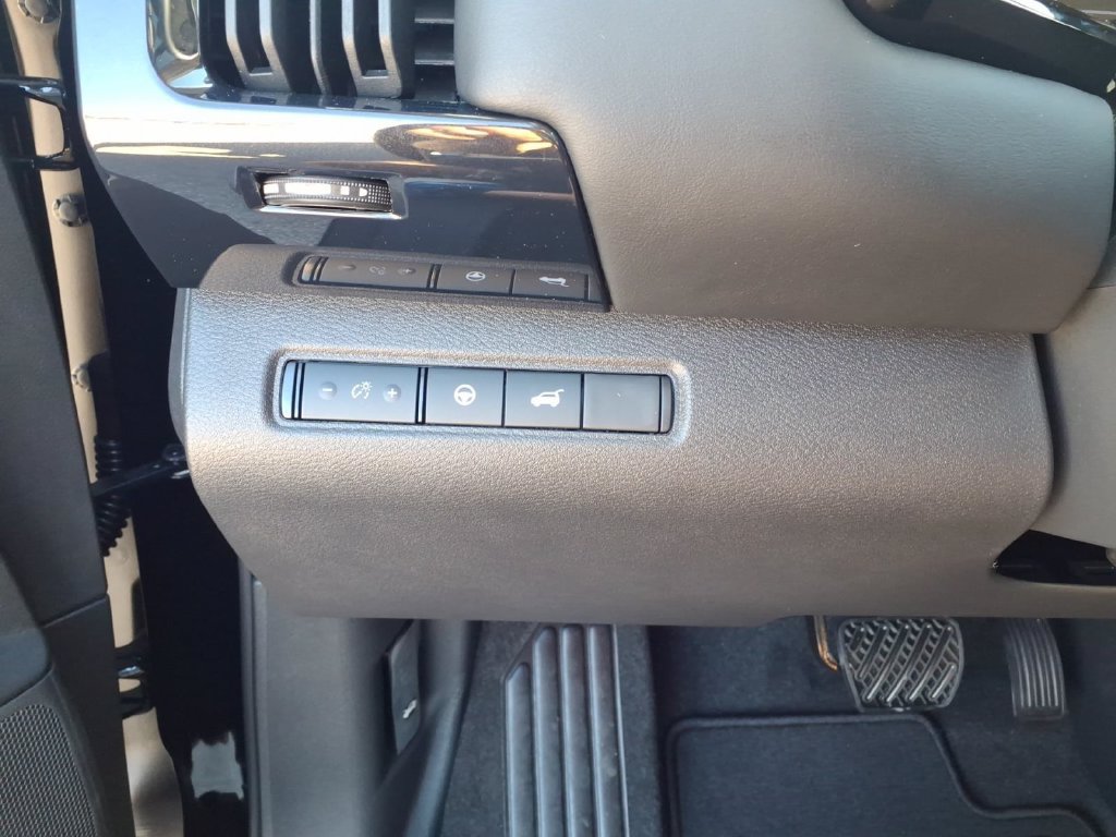 New 2026 Nissan Pathfinder SV w/ SV Premium Package AWD/4WD image 13