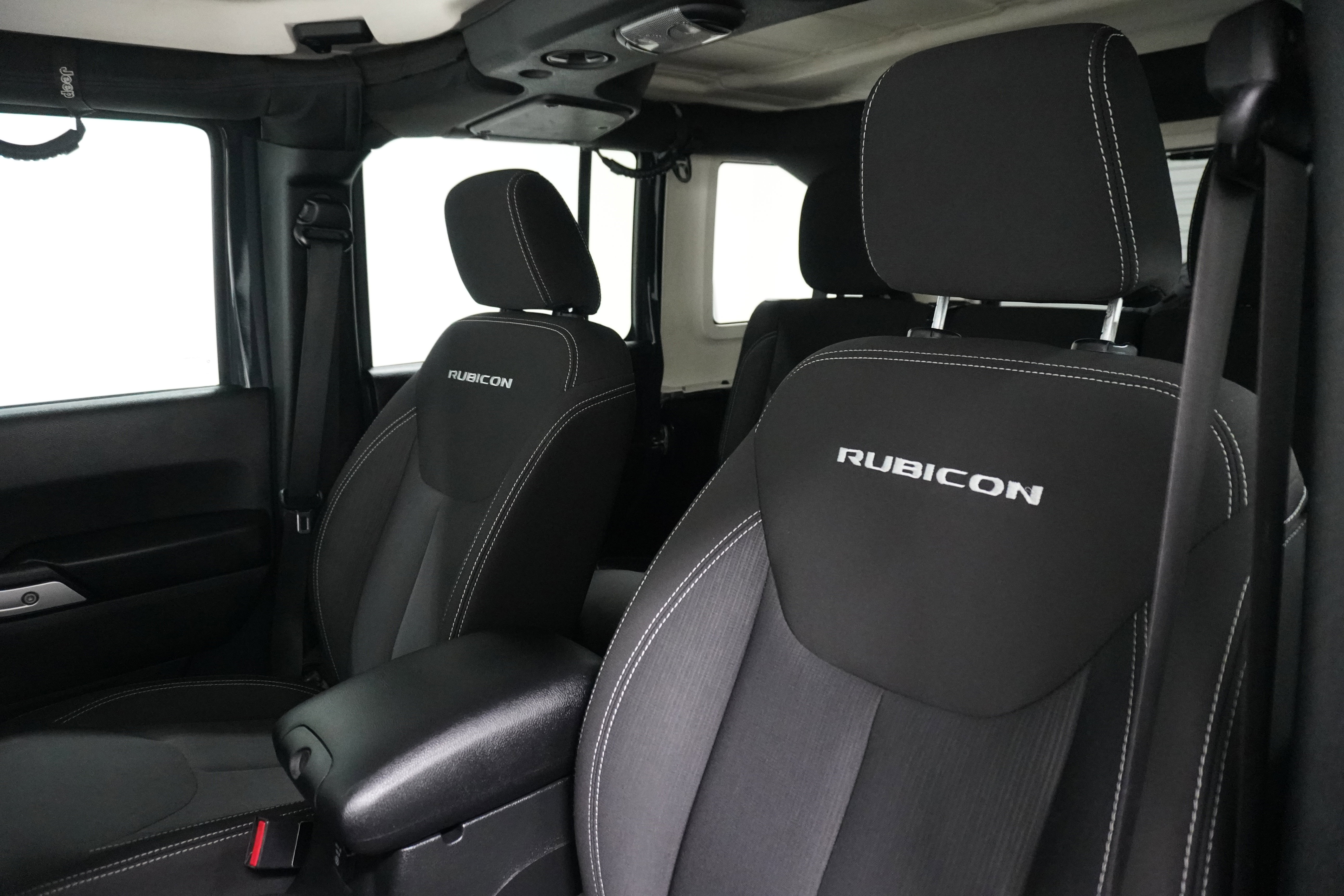 Used 2016 Jeep Wrangler Unlimited Rubicon w/ Connectivity Group AWD/4WD image 11