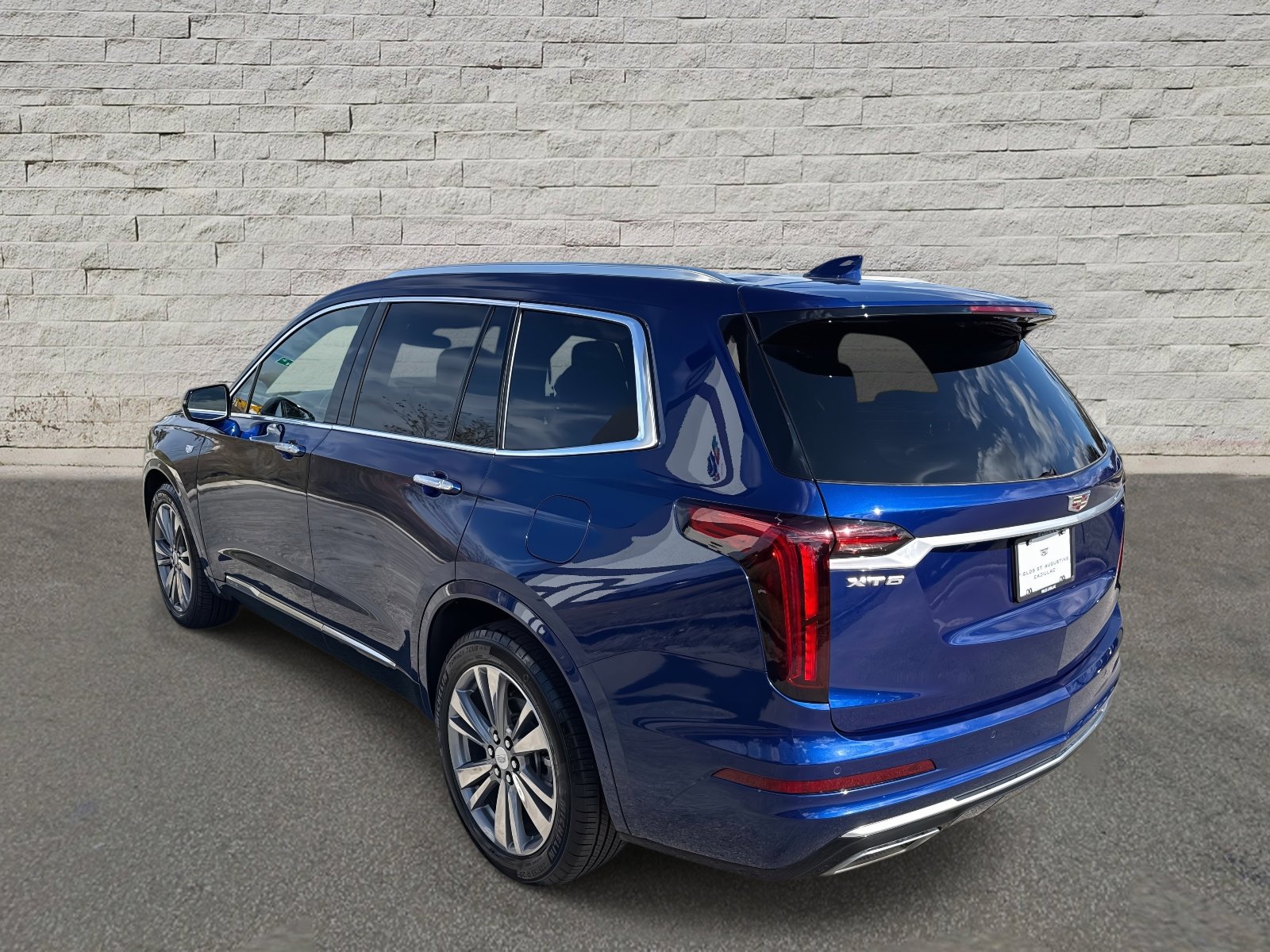 Used 2025 Cadillac XT6 Premium Luxury image 7