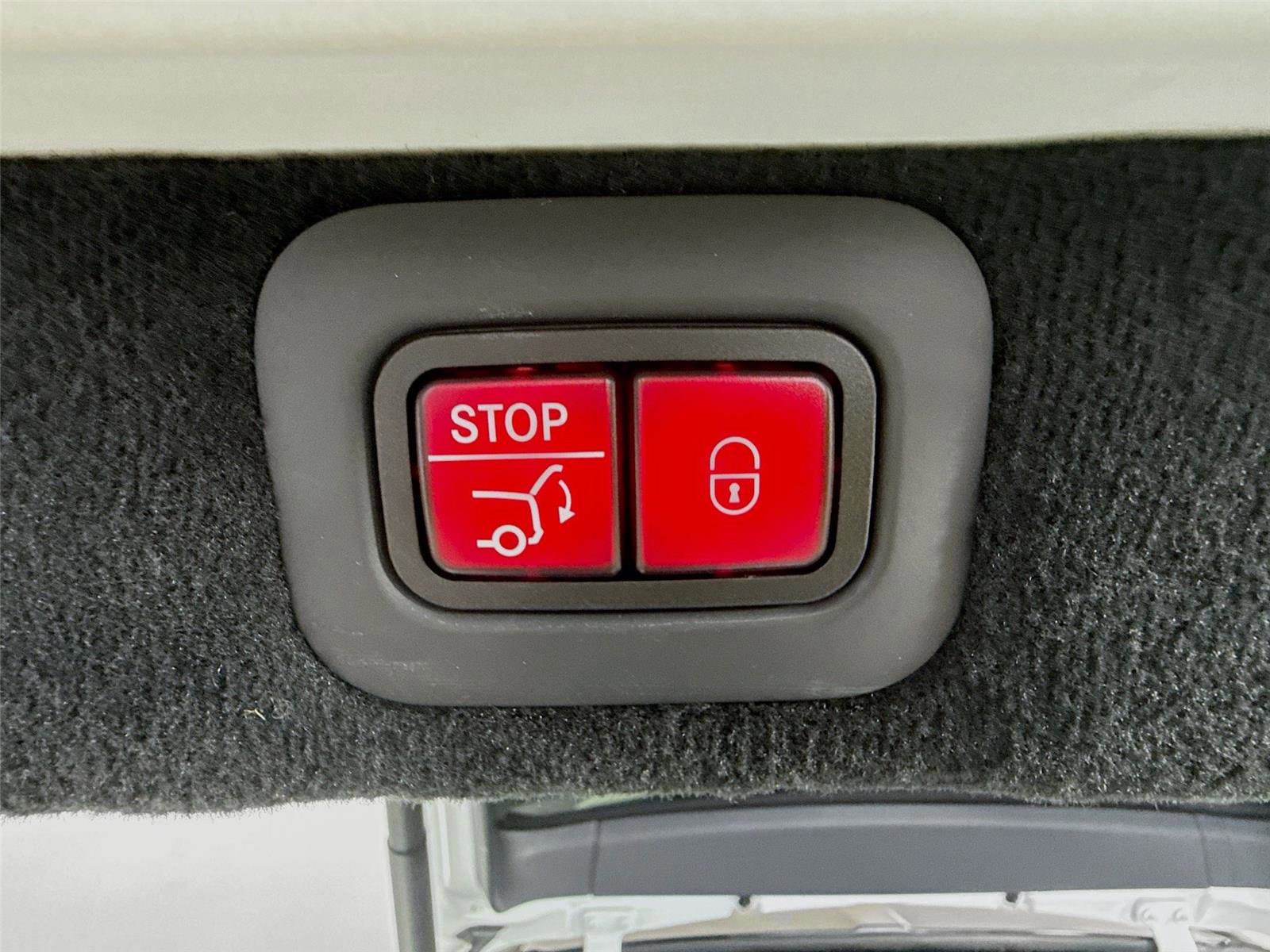 Used 2022 Aston Martin DBX image 27