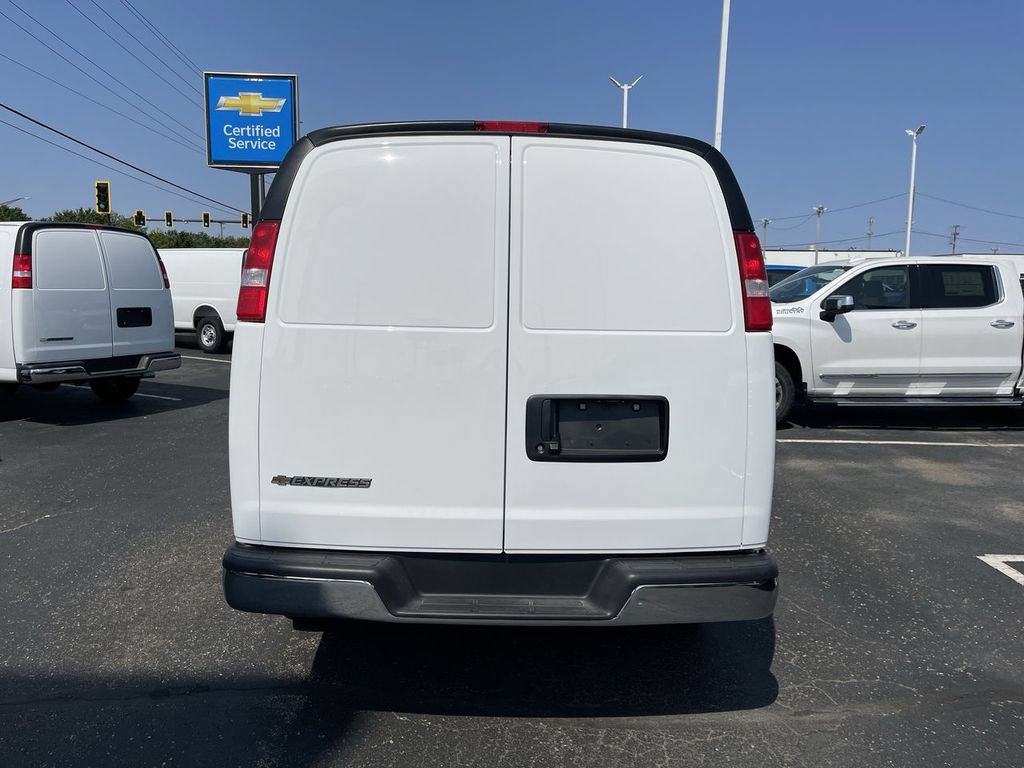 New 2025 Chevrolet Express 3500 Extended w/ Driver Convenience Package RWD image 4
