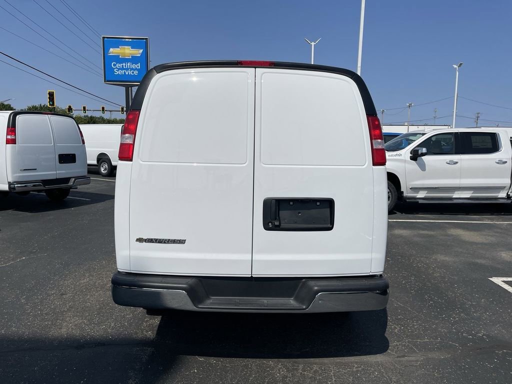New 2025 Chevrolet Express 3500 Extended w/ Driver Convenience Package RWD image 4